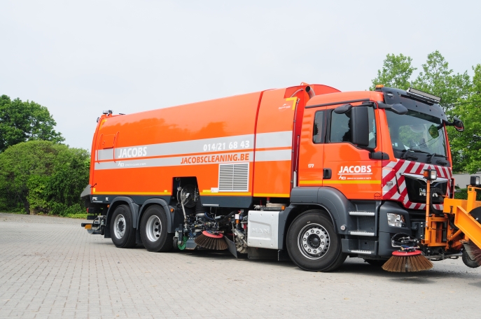 Sweeper/suction machine mounted on chassis Brock VS12