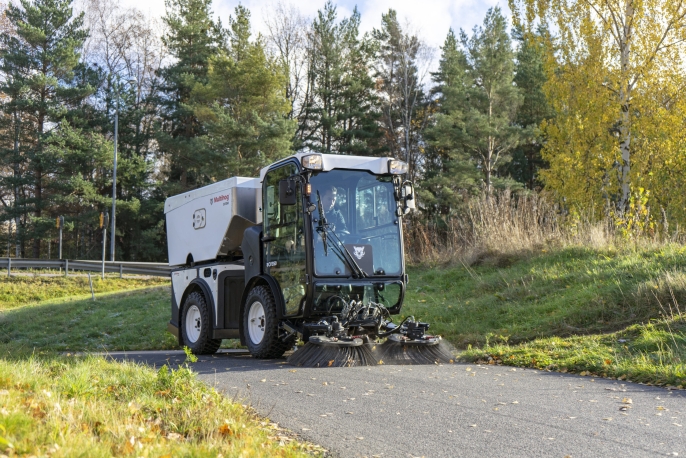 Hydrostatic sweeper CV350 Multihog CV350