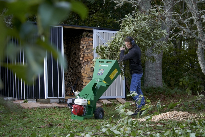 Wood chipper with petrol engine Hansa C7