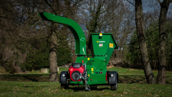 Houthakselaar met benzinemotor - op wielstel  Hansa C21