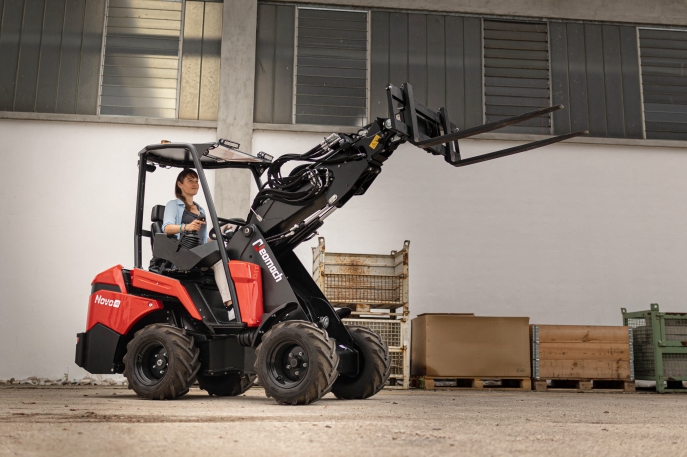 Compact loader with proportional hydraulics Neomach Nova X30