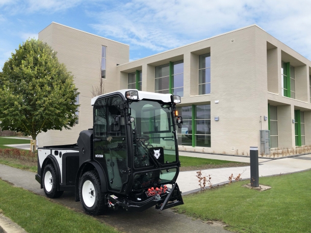 Tool carrier articulated steering 75 HP Multihog CL