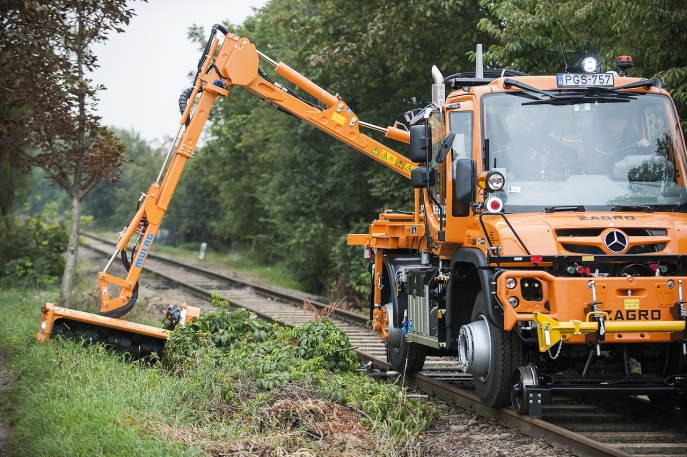 Mercedes-Benz Unimog Road-rail operations Unimog Mercedes-Benz Unimog Road-rail operations